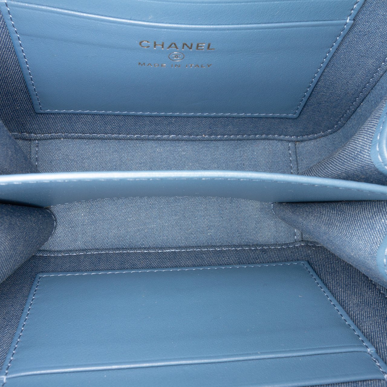 Chanel Quilted Denim Pearl Crush Camera Bag Blauw