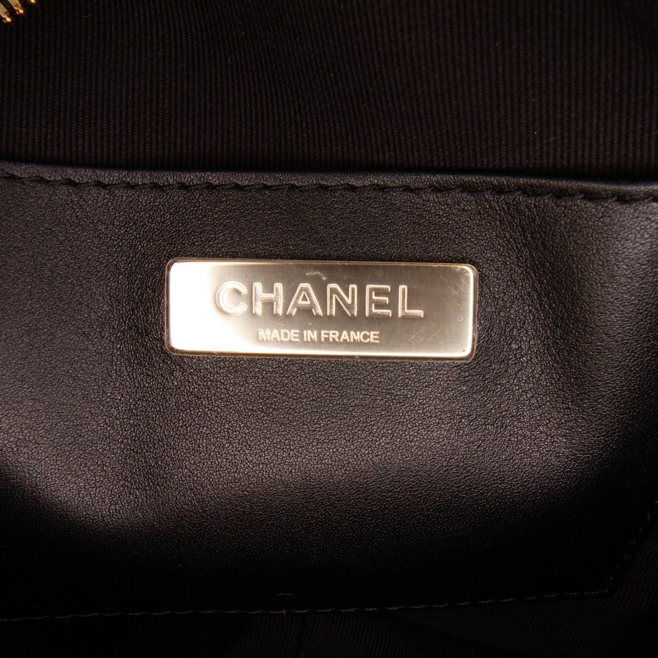 Chanel Quilted Satin Walk Of Fame Star Crossbody Zwart