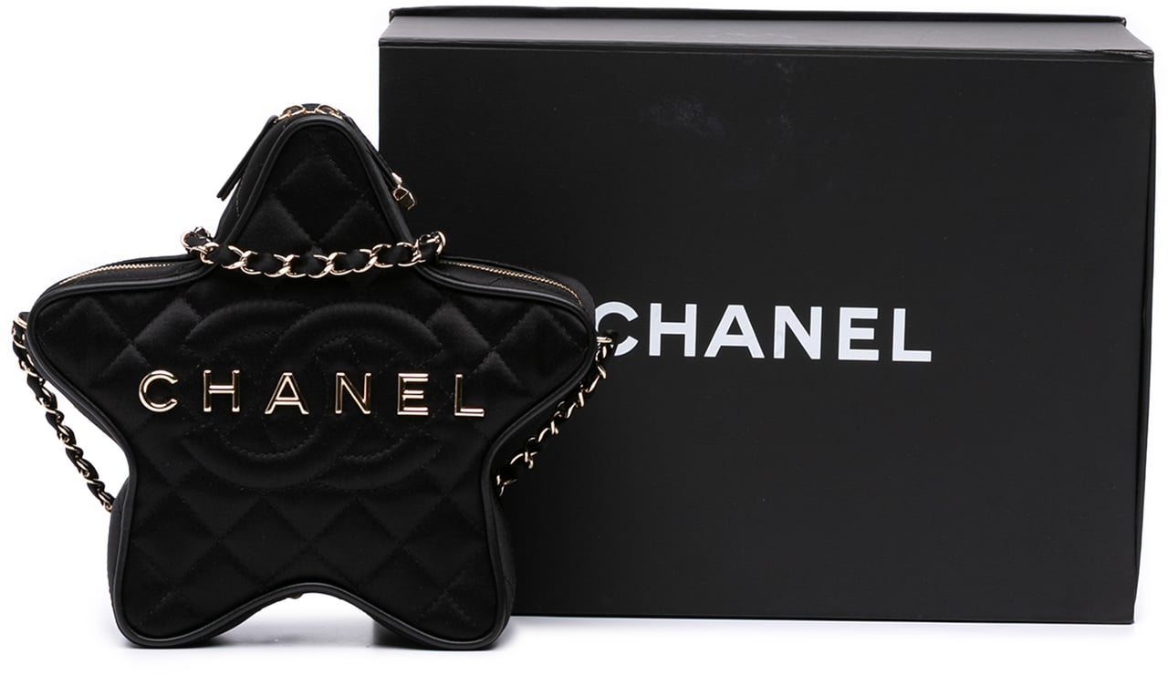 Chanel Quilted Satin Walk Of Fame Star Crossbody Zwart