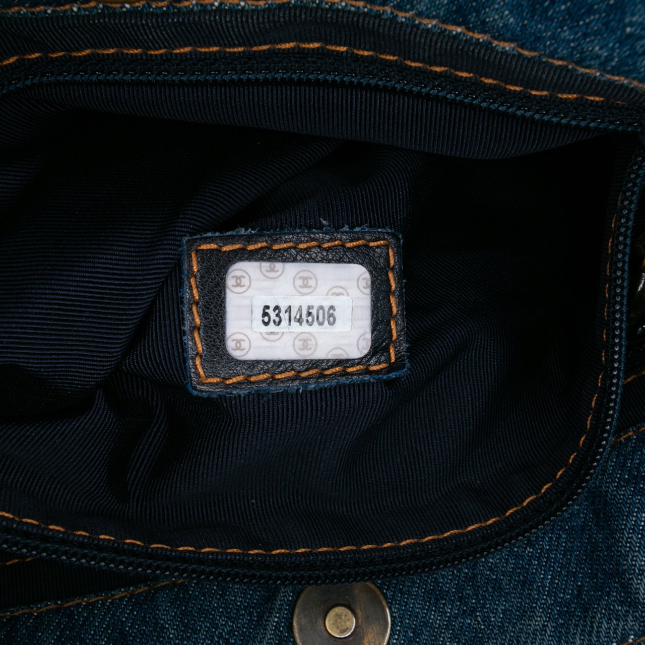 Chanel Small CC Stitched Denim Tote Blauw