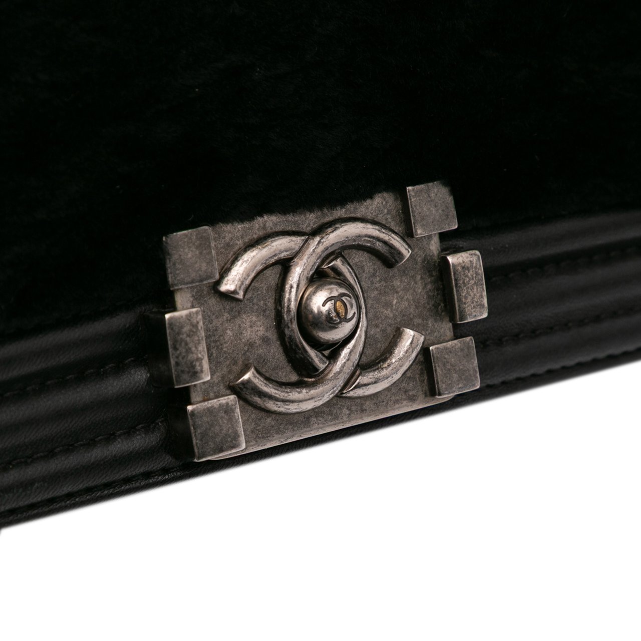 Chanel Shearling East West Boy Flap Zwart