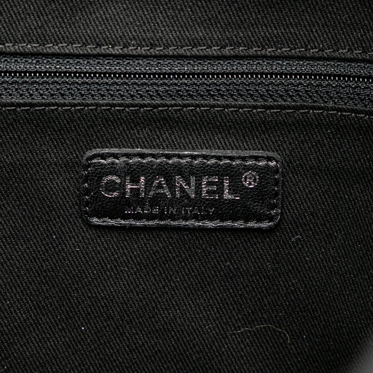 Chanel Paris New York Quilted Nylon Tote Zwart