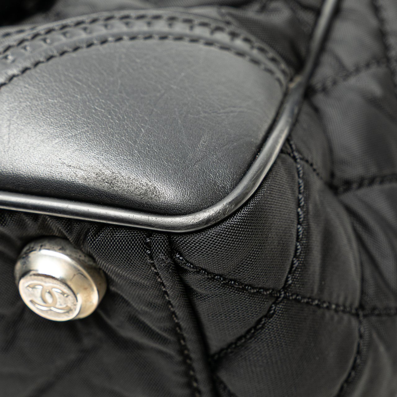 Chanel Paris New York Quilted Nylon Tote Zwart