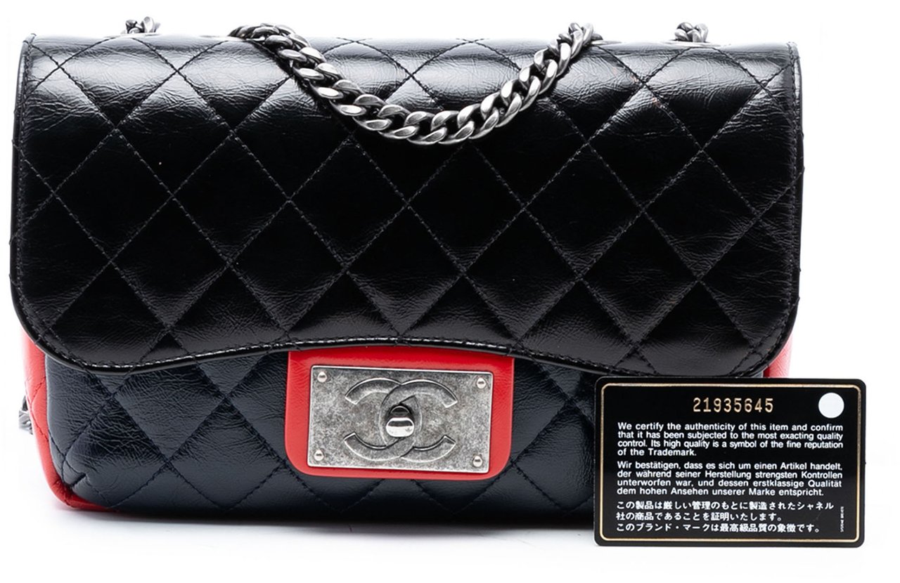 Chanel Medium Tricolor Quilted Glazed Calfskin CC Plate Flap Zwart