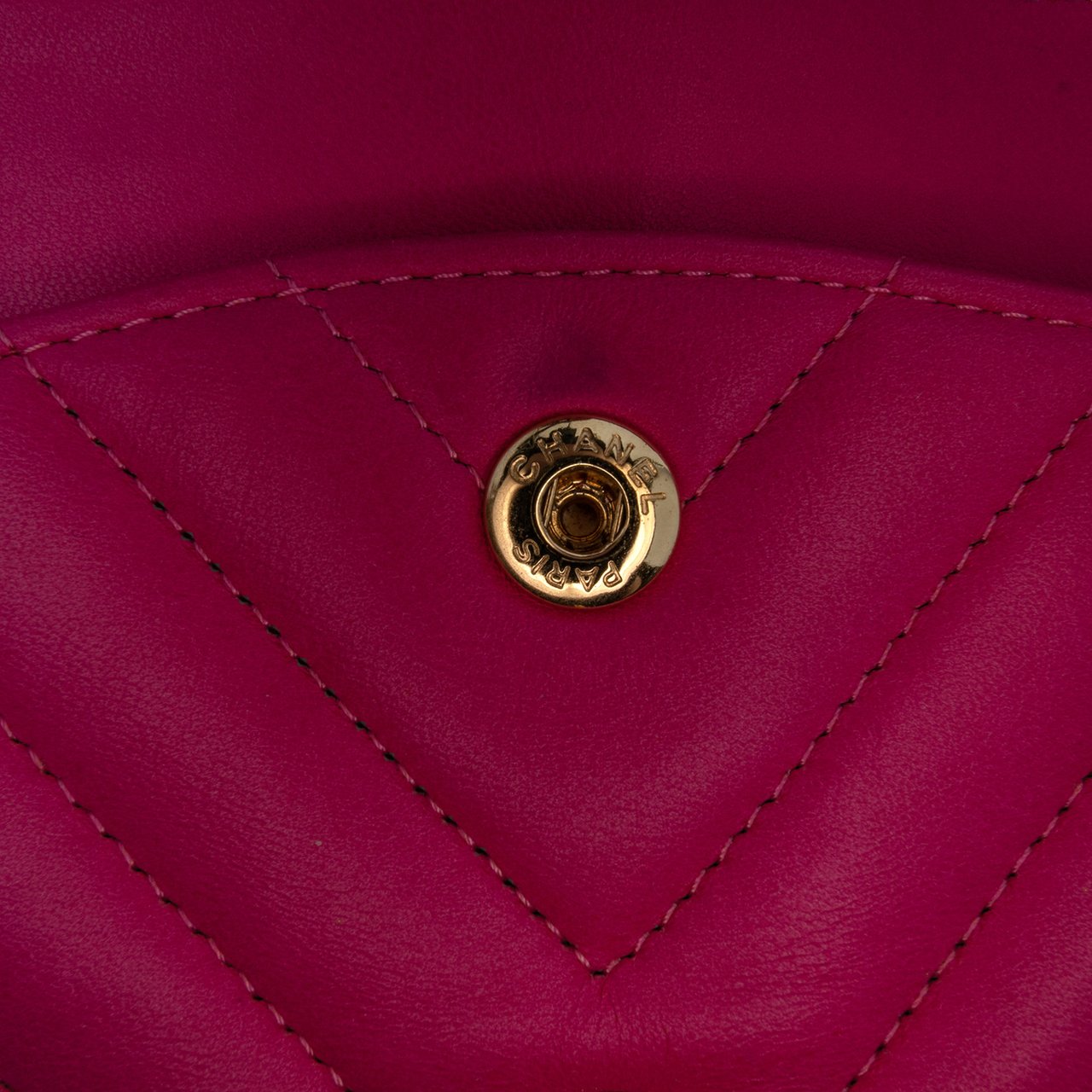 Chanel Medium Classic Chevron Lambskin Double Flap Roze