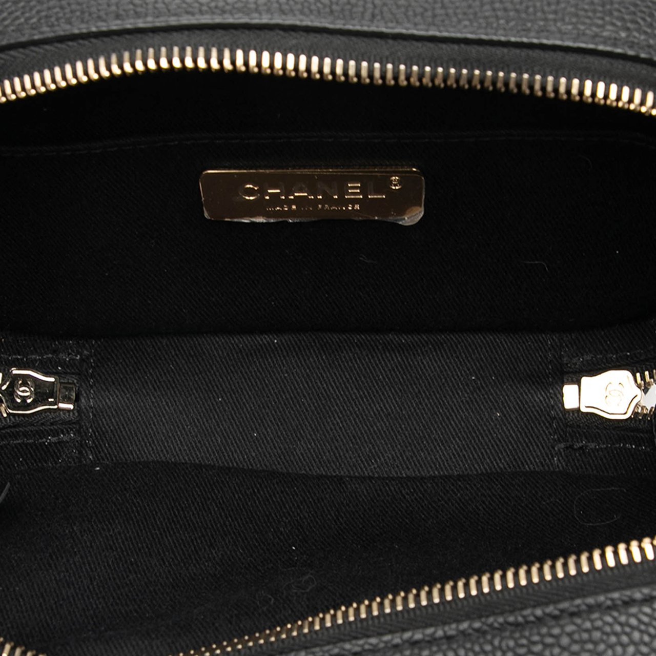 Chanel CC Stitched Caviar Chic Affinity Belt Bag Zwart