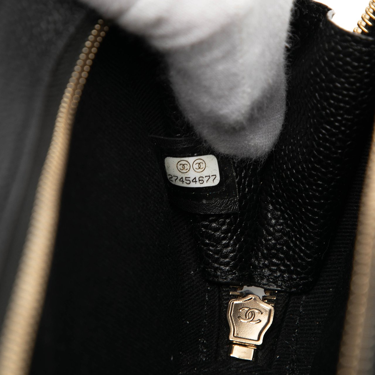 Chanel CC Stitched Caviar Chic Affinity Belt Bag Zwart