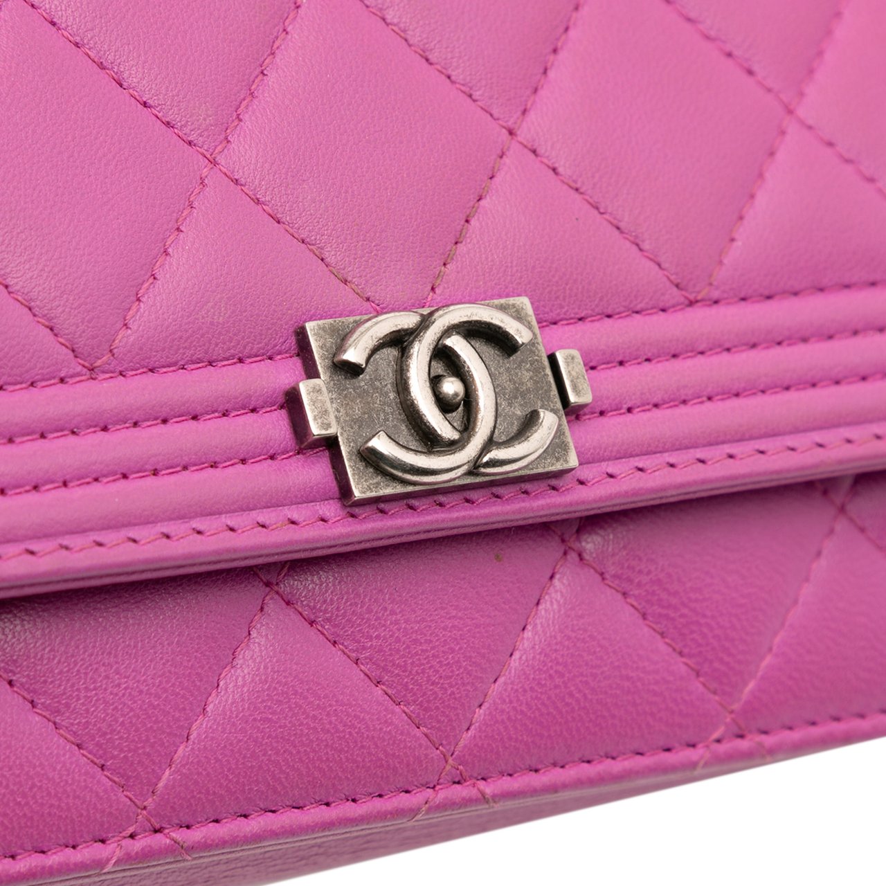 Chanel Lambskin Boy Wallet on Chain Paars