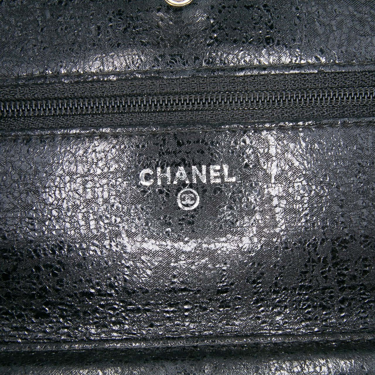 Chanel CC Quilted Crinkled Calfskin Wallet On Chain Zwart