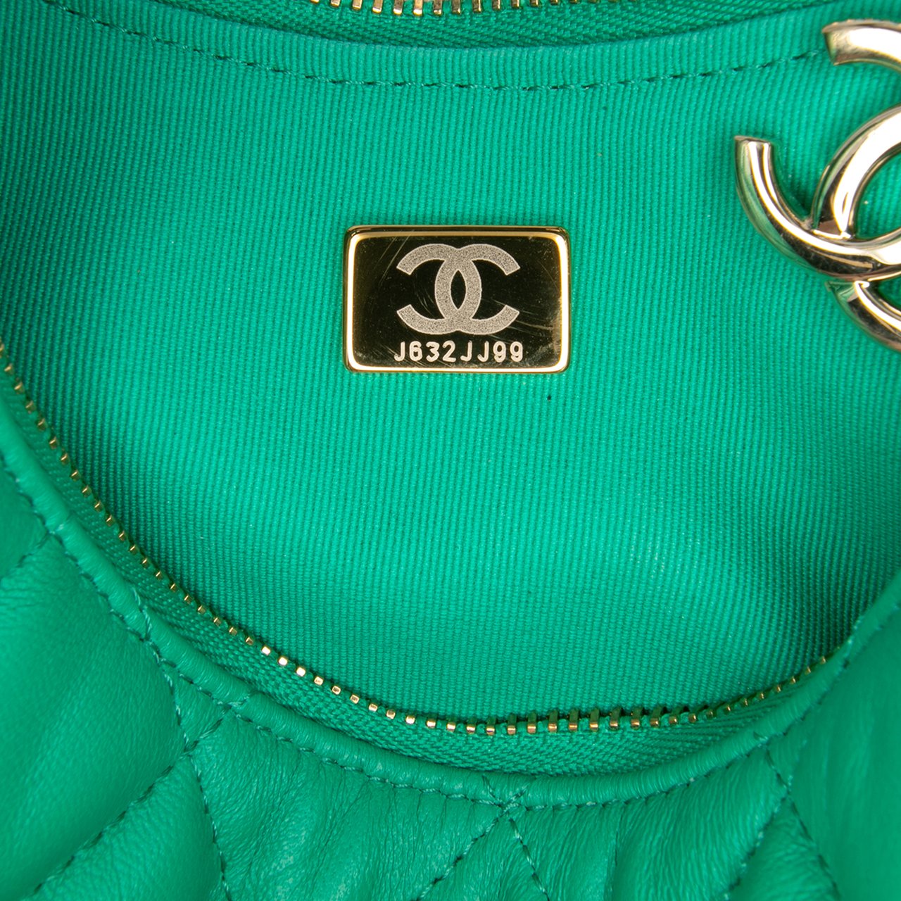 Chanel Small Quilted Lambskin Chain Around Hook Hobo Bag Groen