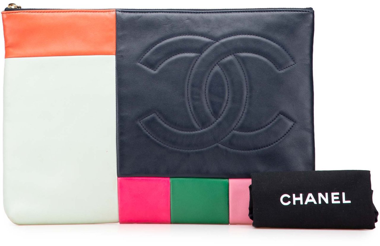 Chanel Large Lambskin Colorblock Patchwork O Case Blauw