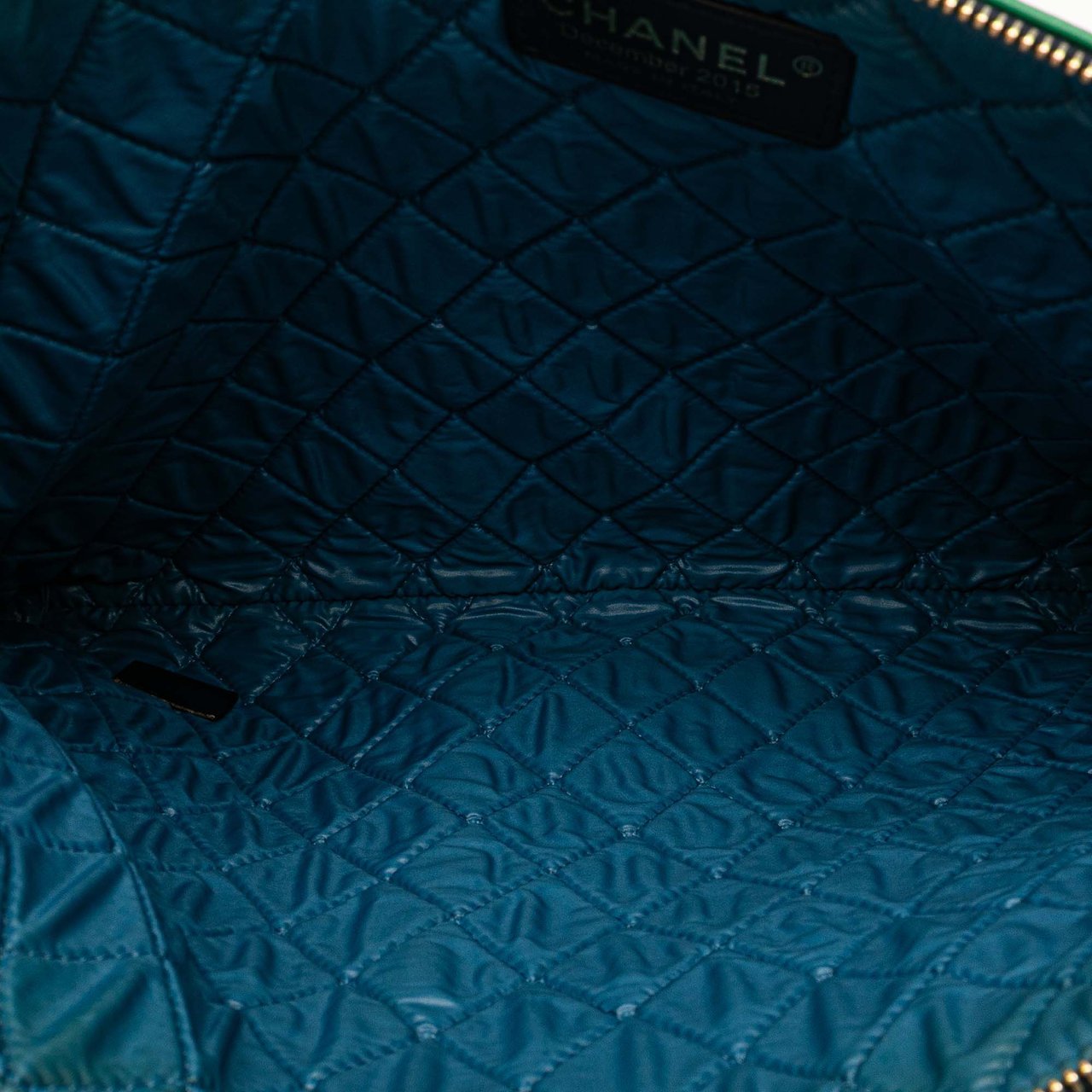 Chanel Large Lambskin Colorblock Patchwork O Case Blauw