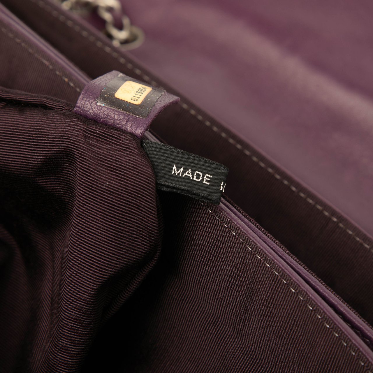 Chanel Reissue 2.55 Chocolate Bar Lambskin Accordion Flap Paars