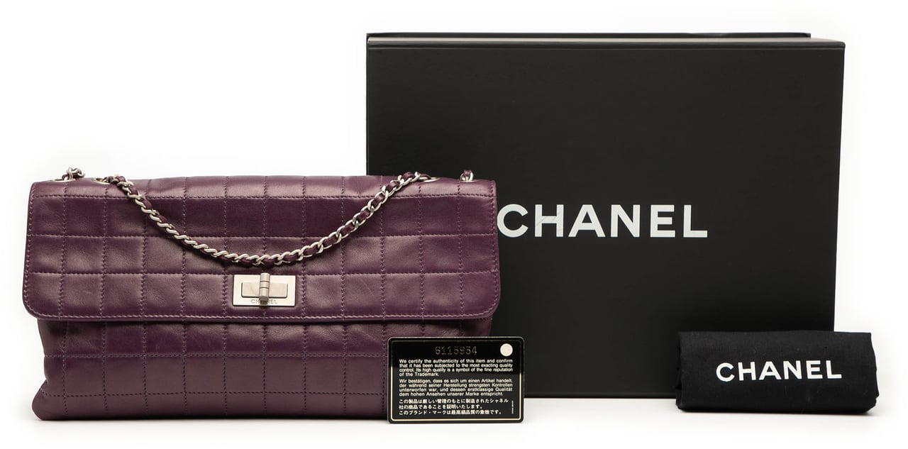 Chanel Reissue 2.55 Chocolate Bar Lambskin Accordion Flap Paars