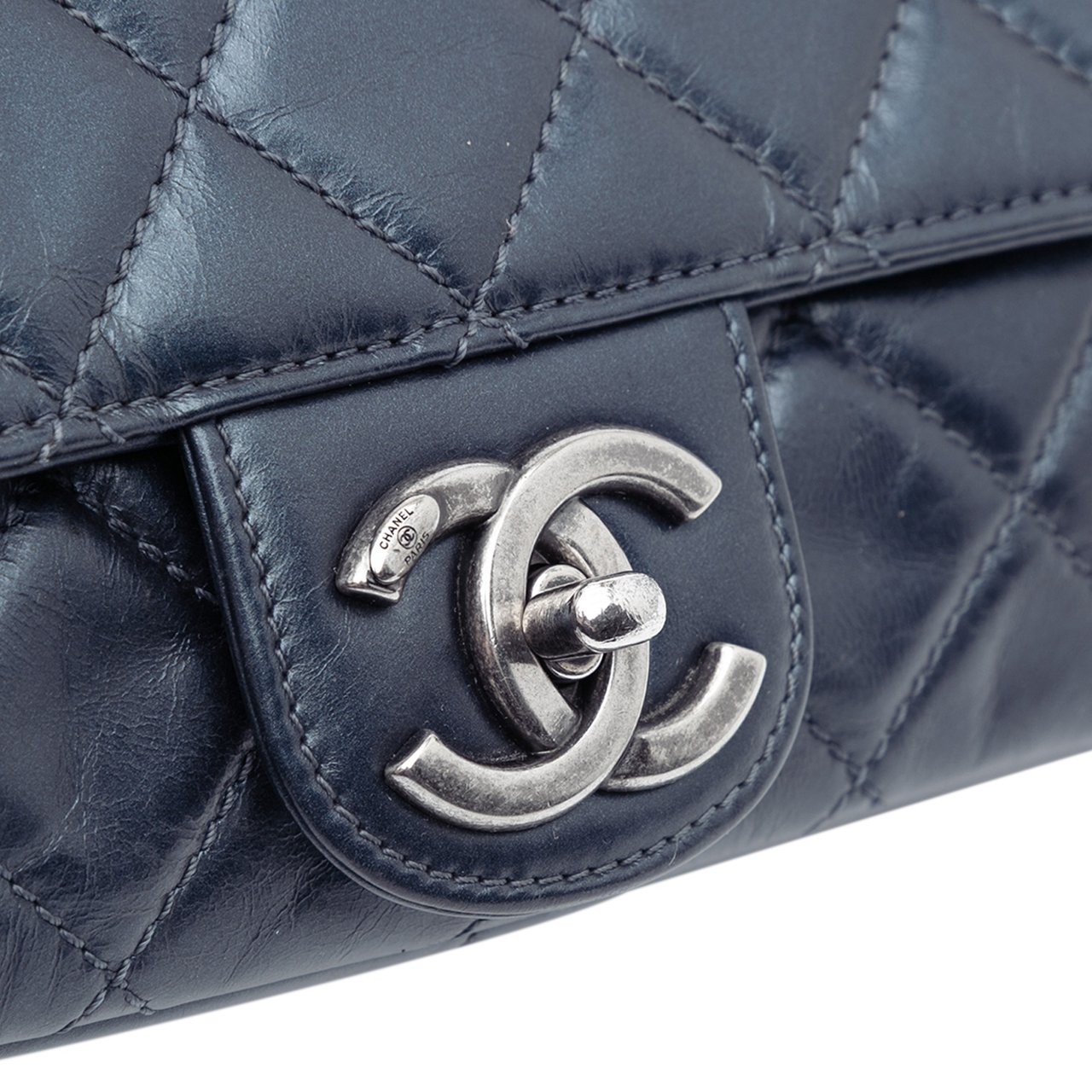 Chanel Quilted Glazed Calfskin Coco Pleats Flap Blauw