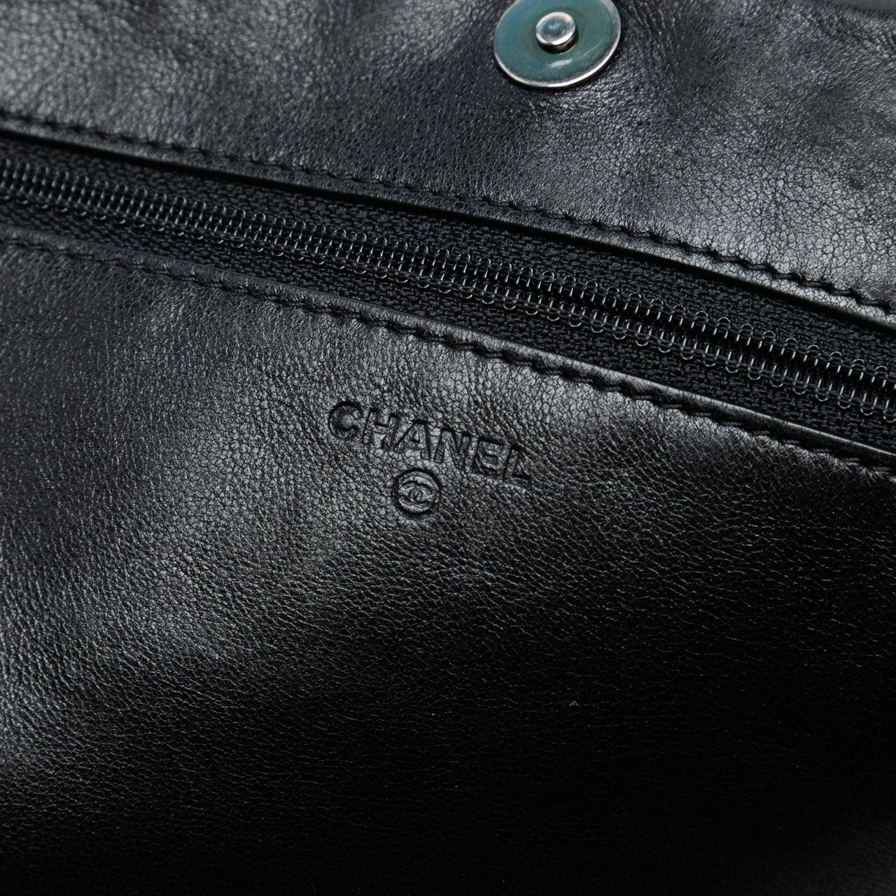 Chanel CC Quilted Lambskin Full Flap Wallet on Chain Zwart