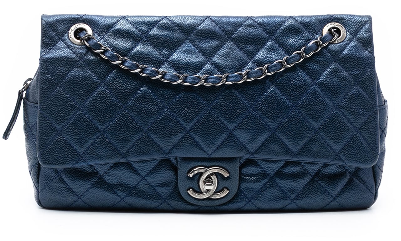 Chanel Jumbo Quilted Iridescent Caviar Easy Flap Blauw