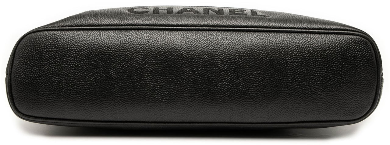 Chanel Caviar Logo Chain Shoulder Bag Zwart