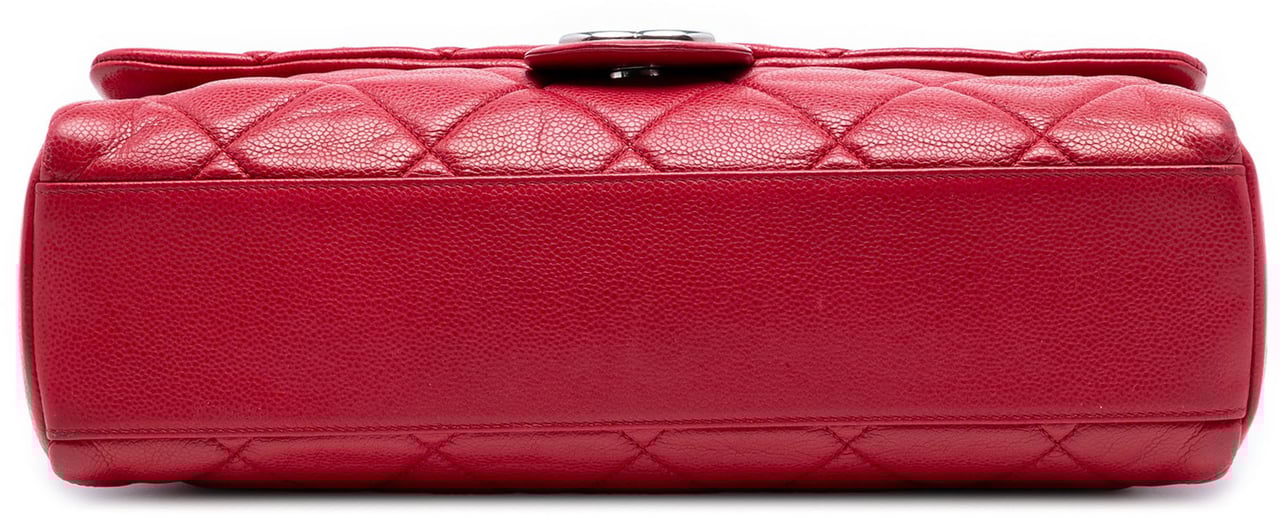 Chanel Medium Glazed Caviar Nature Flap Rood