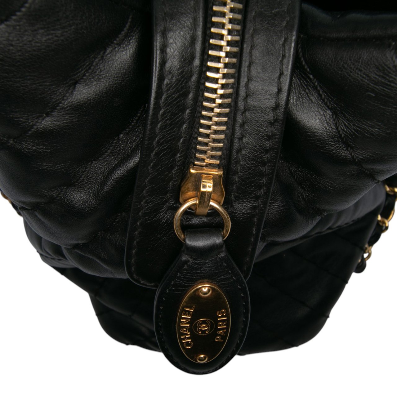 Chanel Large Chevron Calfskin Surpique Tote Zwart