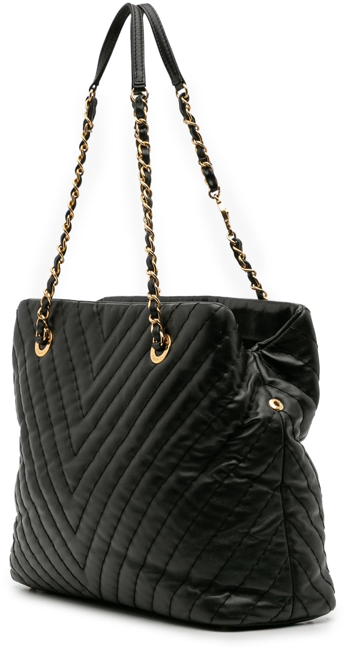 Chanel Large Chevron Calfskin Surpique Tote Zwart