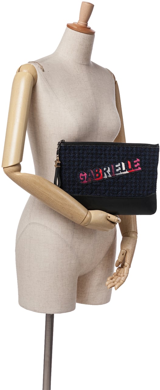 Chanel Quilted Tweed and Calfskin Embroidered Gabrielle Clutch Blauw