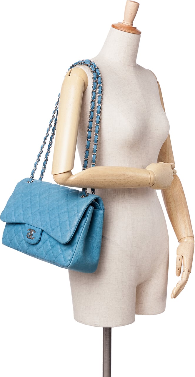 Chanel Jumbo Classic Caviar Double Flap Blauw
