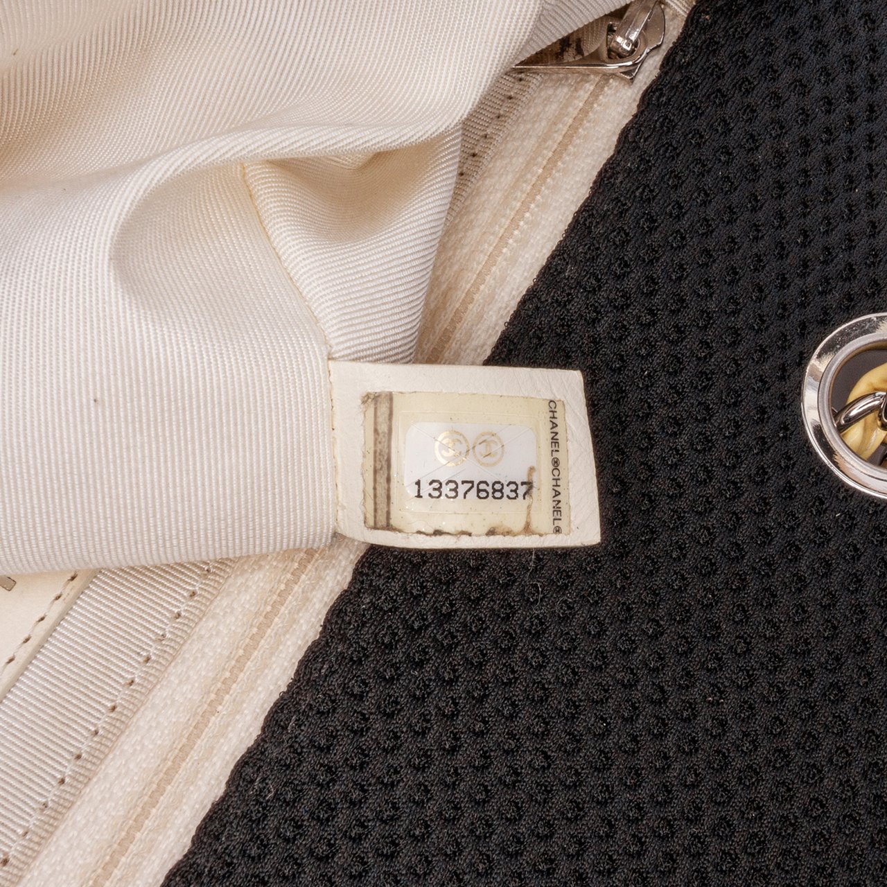 Chanel Medium Classic Mesh Single Flap Zwart