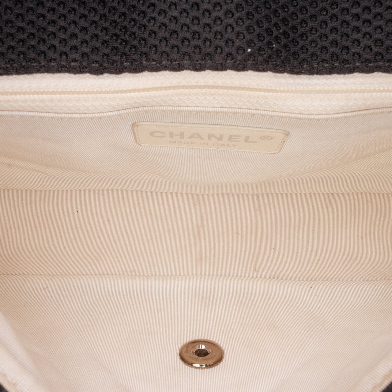 Chanel Medium Classic Mesh Single Flap Zwart