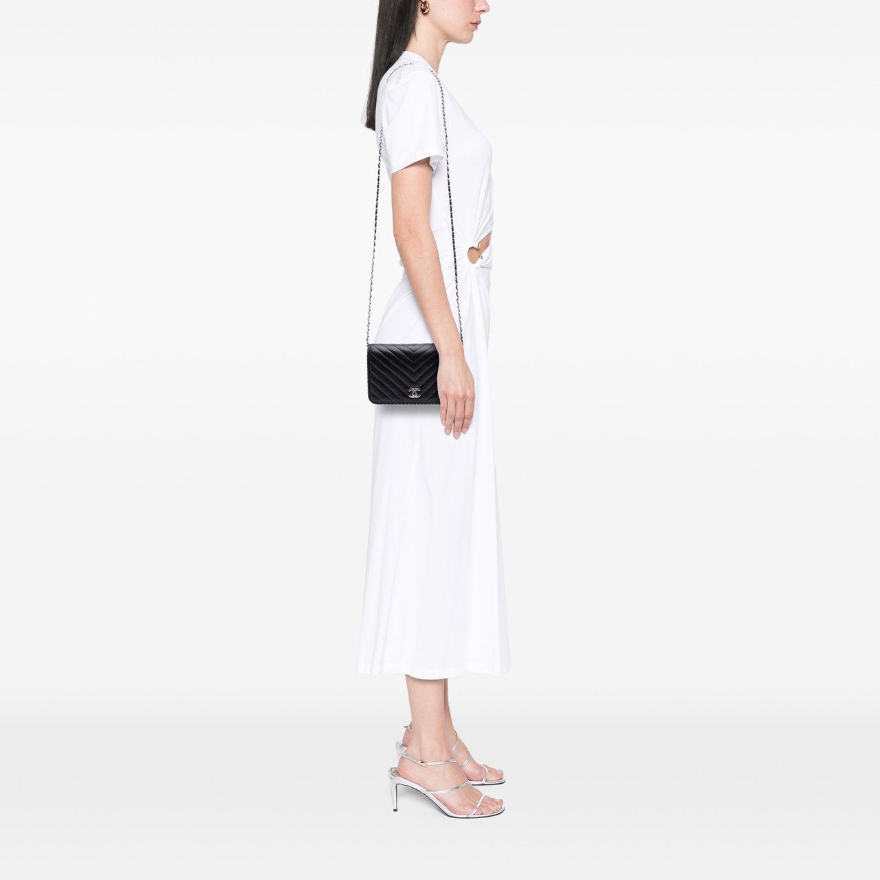 Chanel Chevron Lambskin Studded Wallet On Chain Zwart