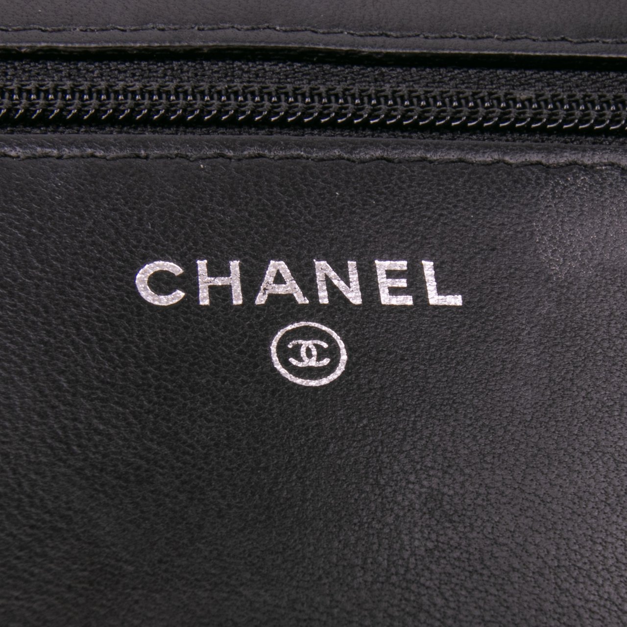 Chanel Chevron Lambskin Studded Wallet On Chain Zwart