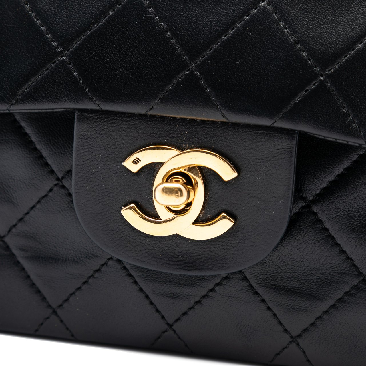 Chanel Small Classic Lambskin Double Flap Zwart