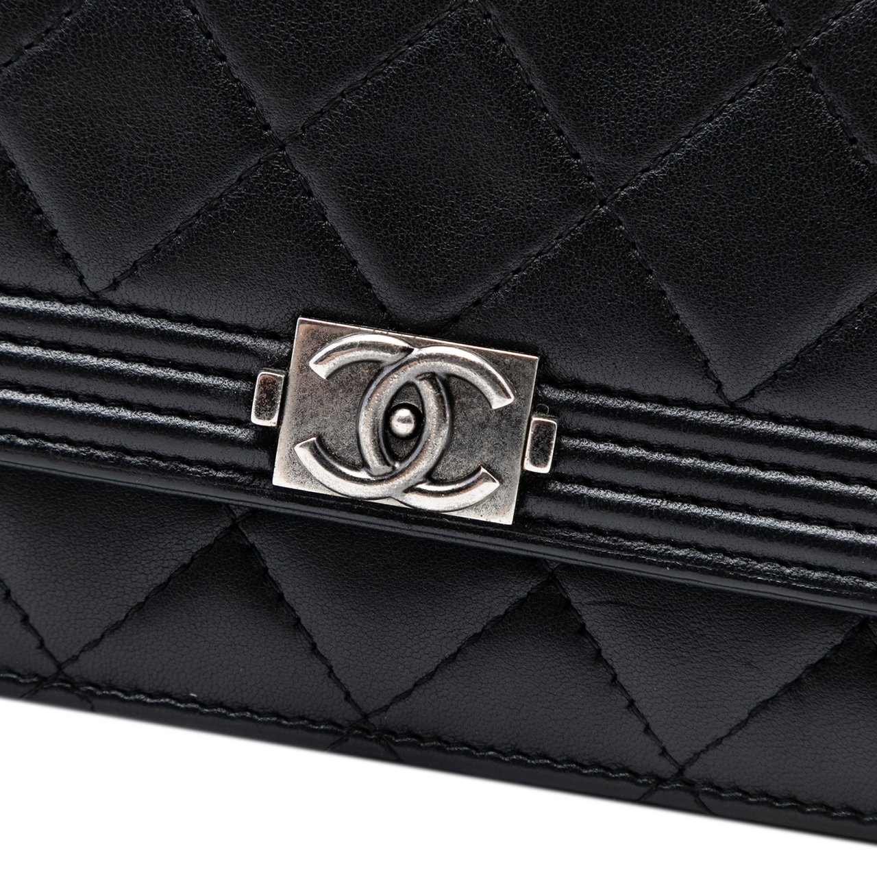 Chanel Quilted Lambskin Boy Wallet On Chain Zwart