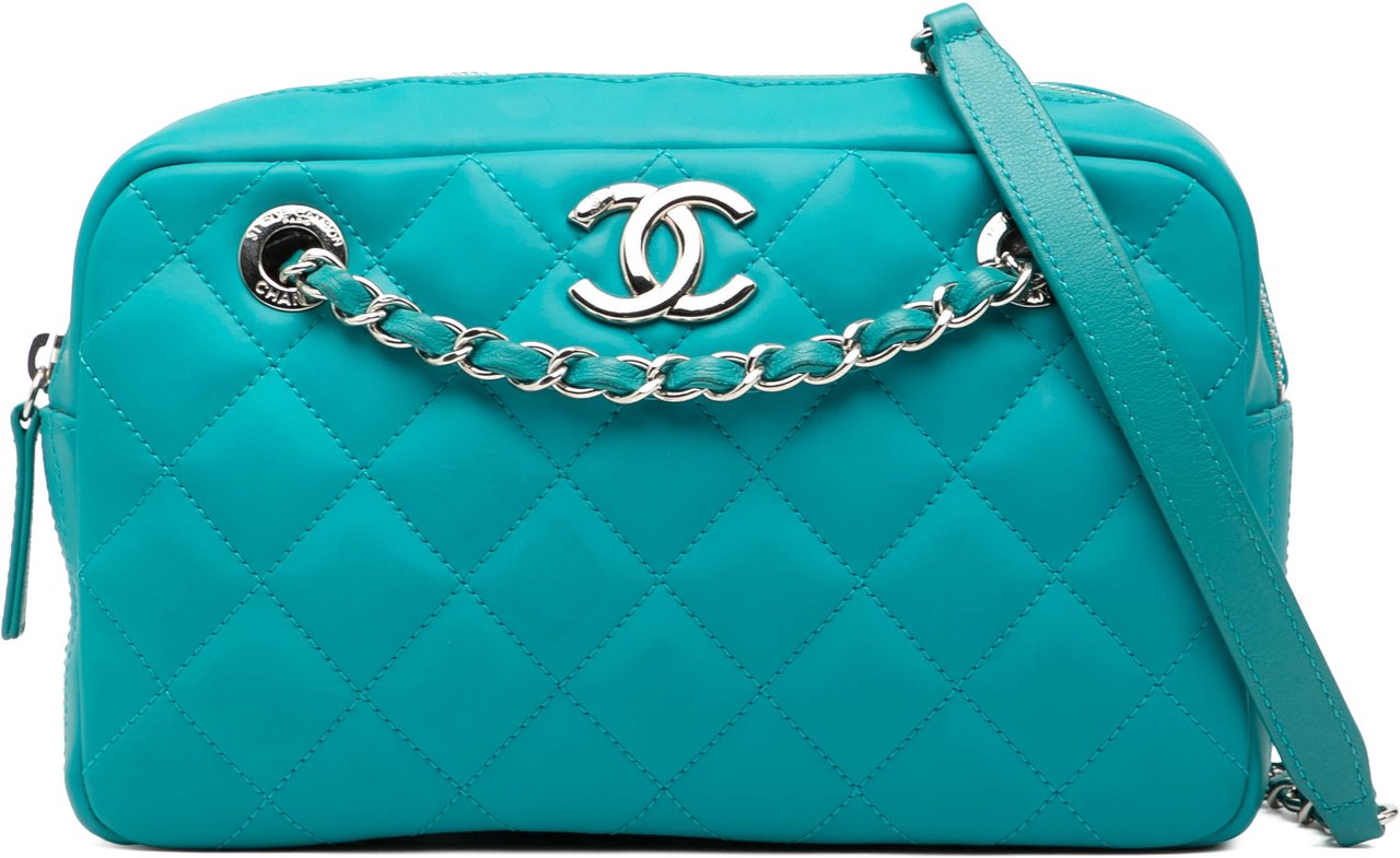 Chanel Medium CC Quilted Rubberized Lambskin Coco Rain Camera Bag Blauw