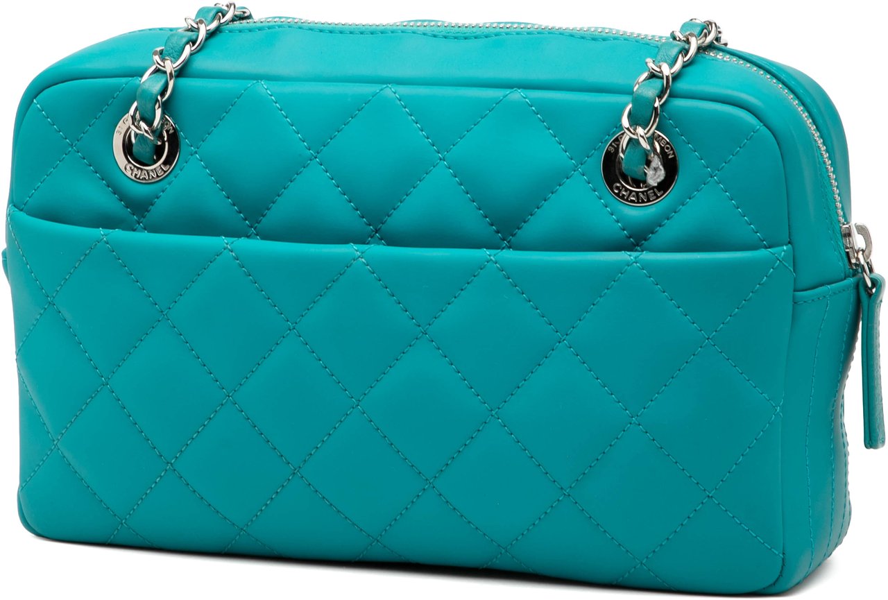 Chanel Medium CC Quilted Rubberized Lambskin Coco Rain Camera Bag Blauw