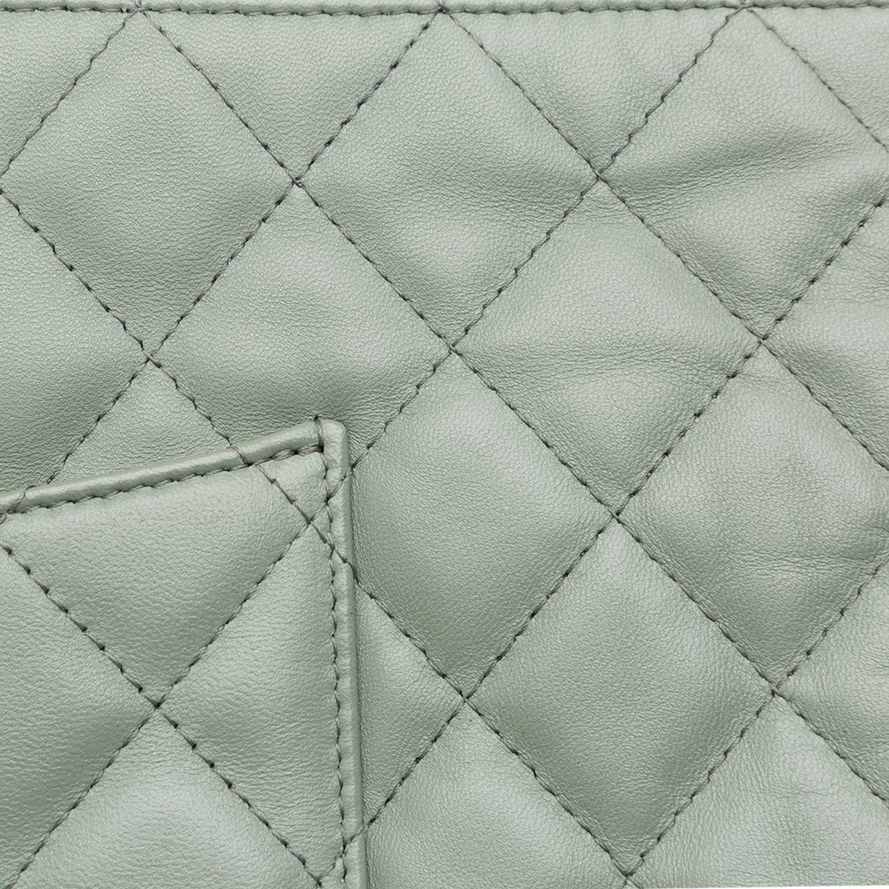 Chanel Large Quilted Lambskin O Case Clutch Groen