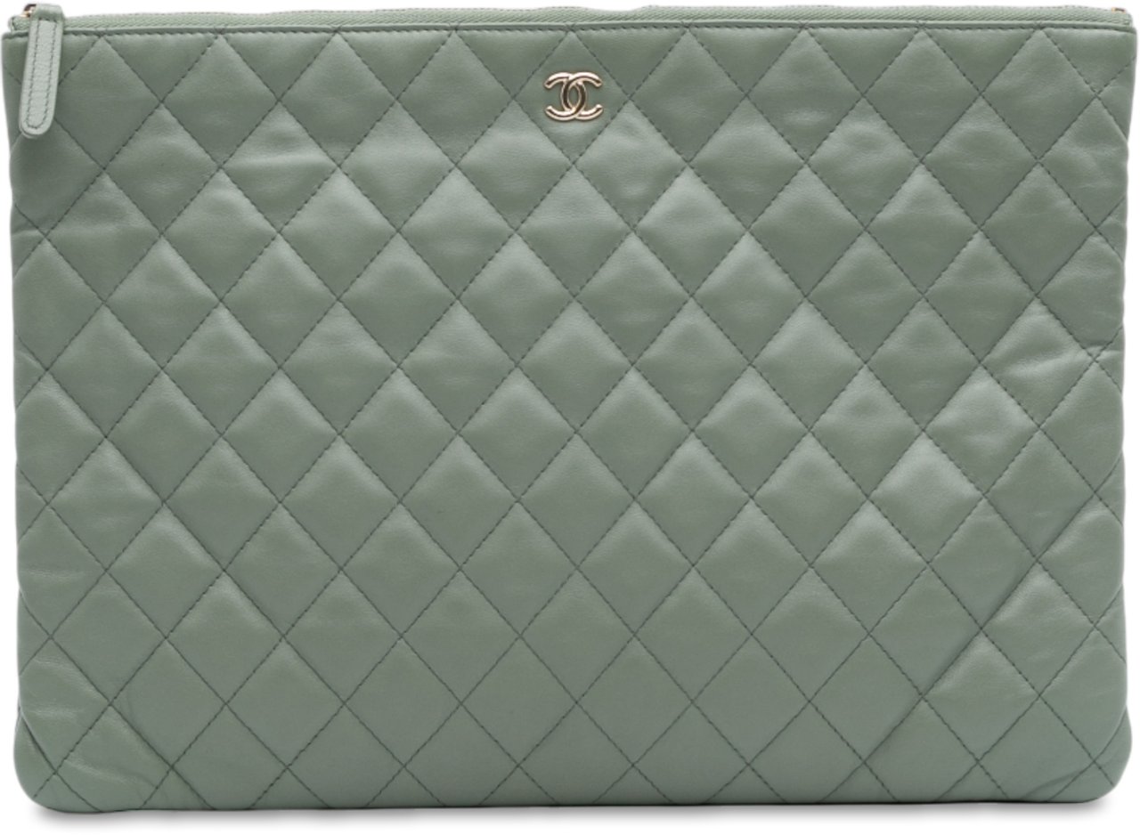 Chanel Large Quilted Lambskin O Case Clutch Groen