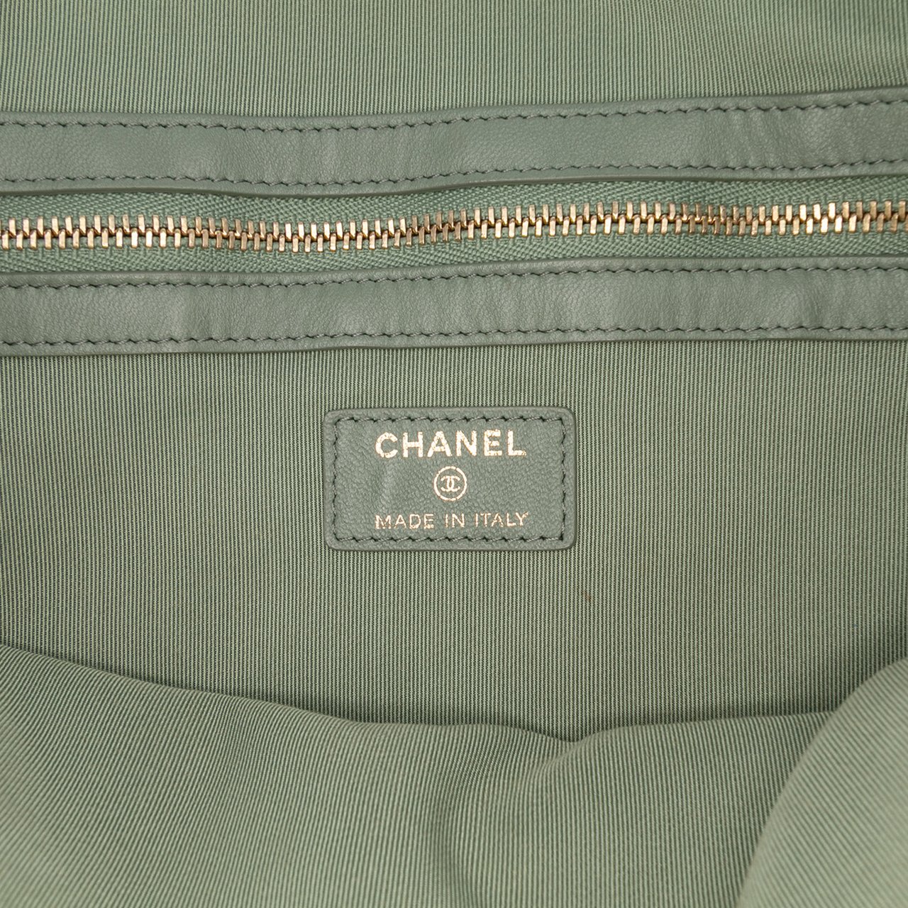 Chanel Large Quilted Lambskin O Case Clutch Groen