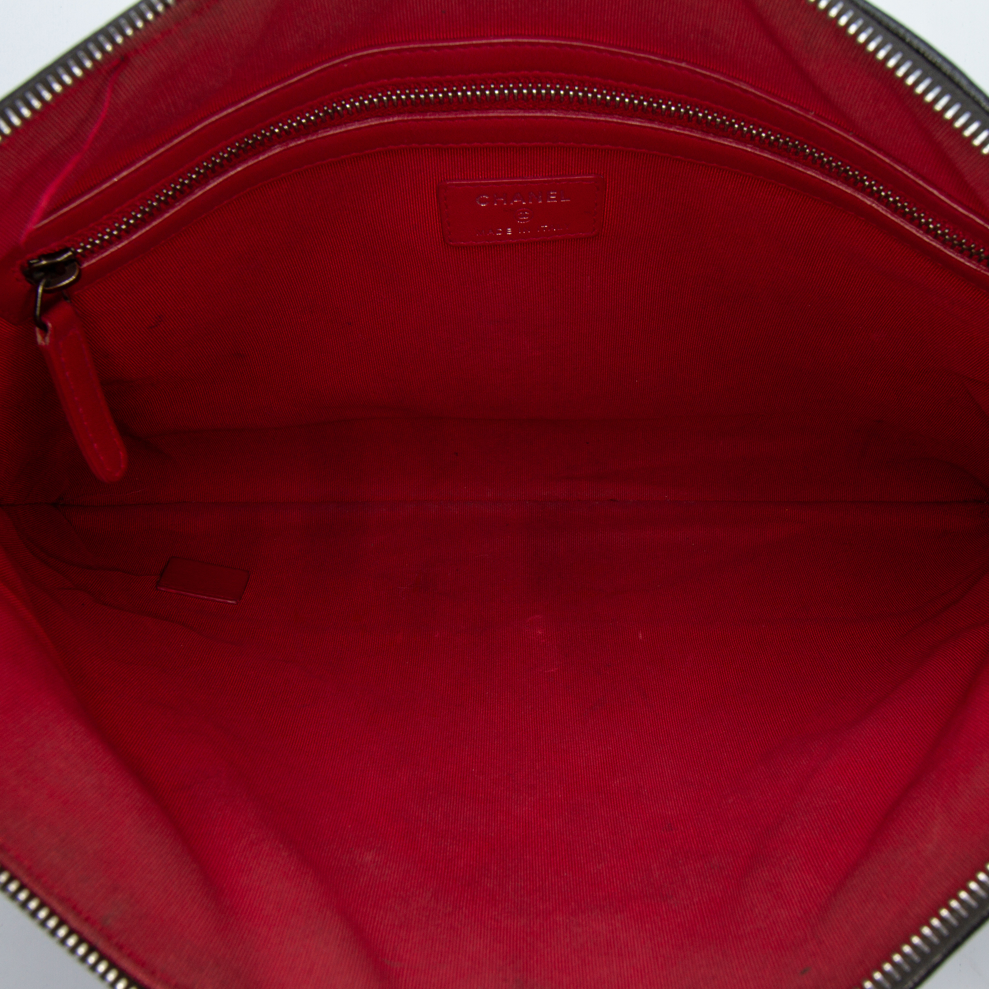 Chanel Large Aged Calfskin Gabrielle O Case Clutch Zwart