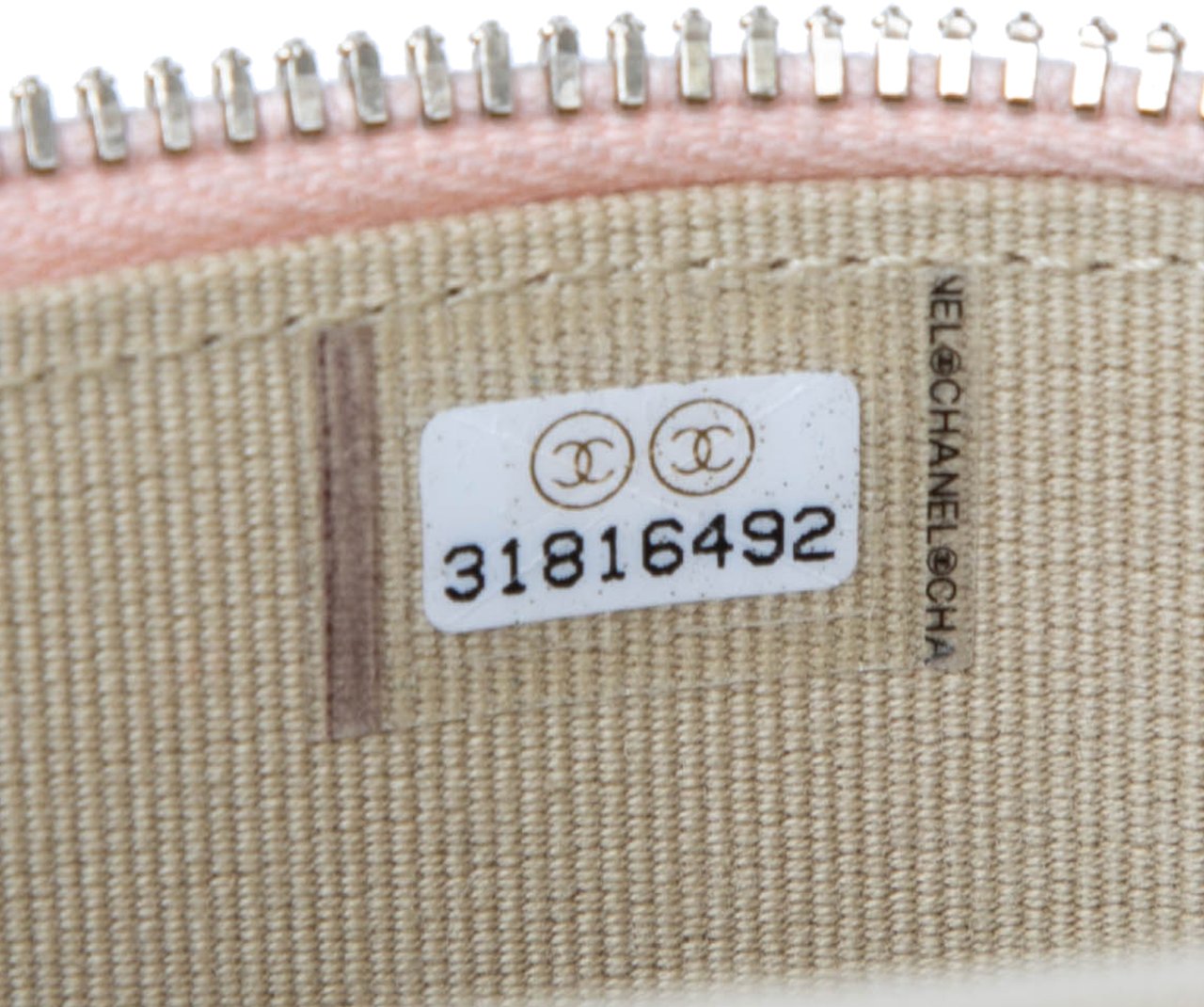 Chanel Mini Quilted Lambskin Pearl Crush Vanity Case With Chain Roze