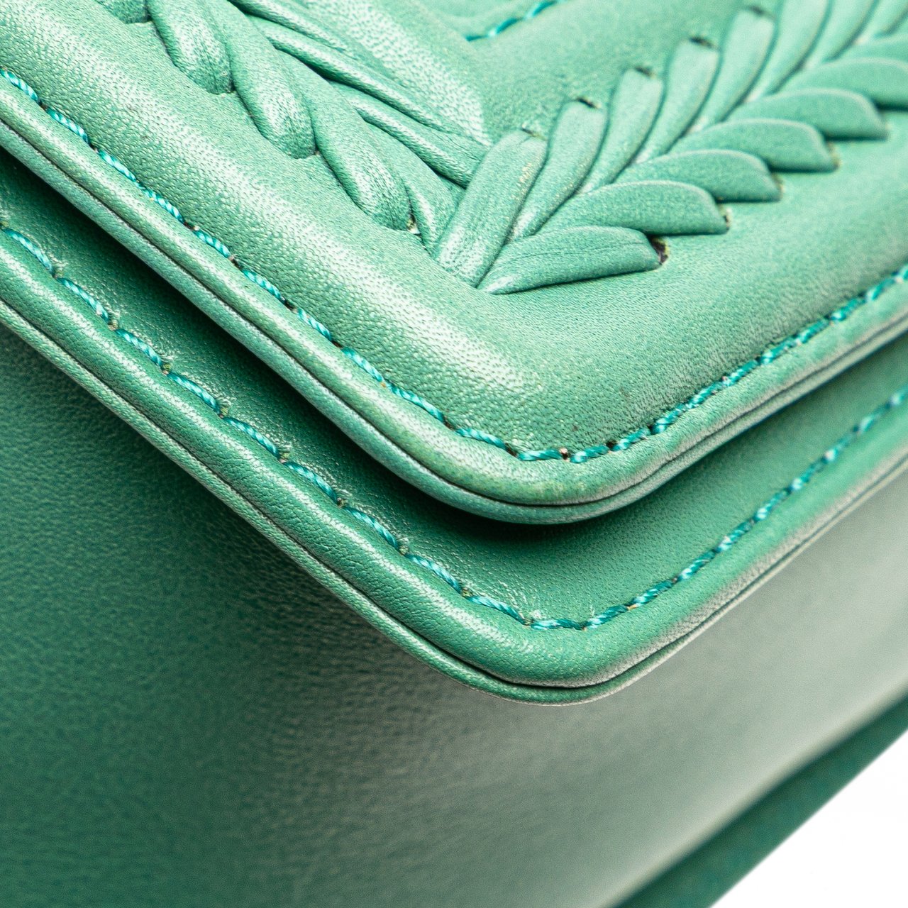 Chanel New Medium Braided Chevron Lambskin Boy Flap Groen