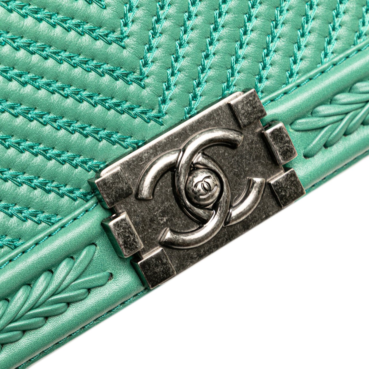 Chanel New Medium Braided Chevron Lambskin Boy Flap Groen
