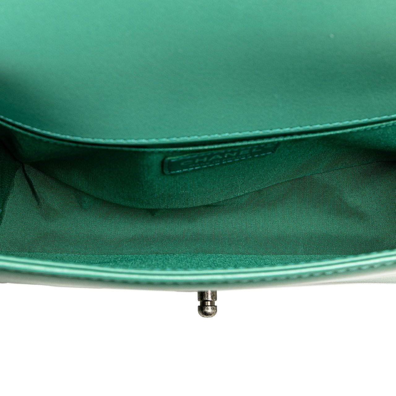 Chanel New Medium Braided Chevron Lambskin Boy Flap Groen