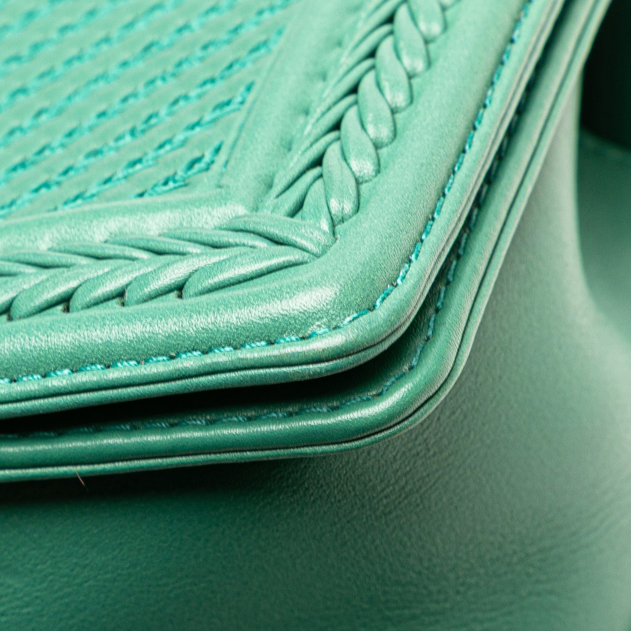 Chanel New Medium Braided Chevron Lambskin Boy Flap Groen