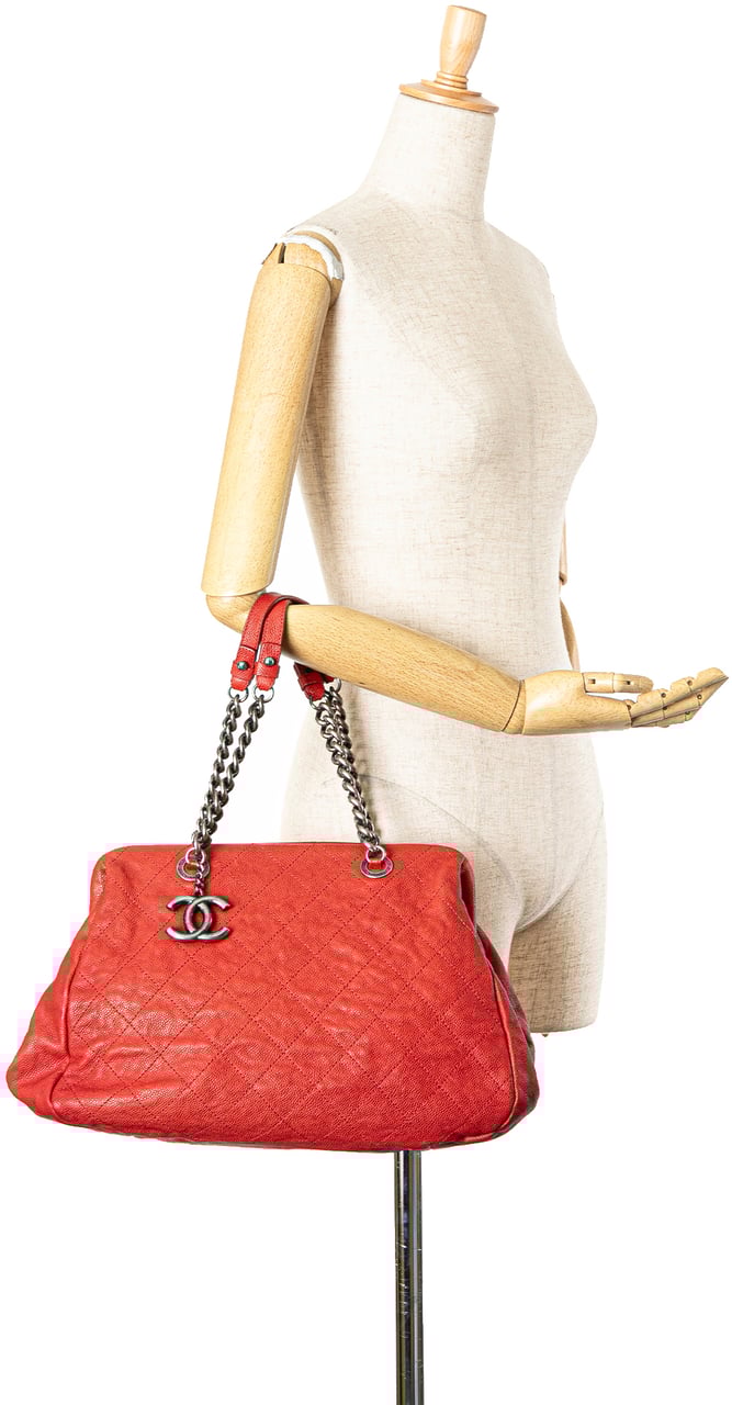 Chanel Medium Quilted Caviar Frame Tote Rood
