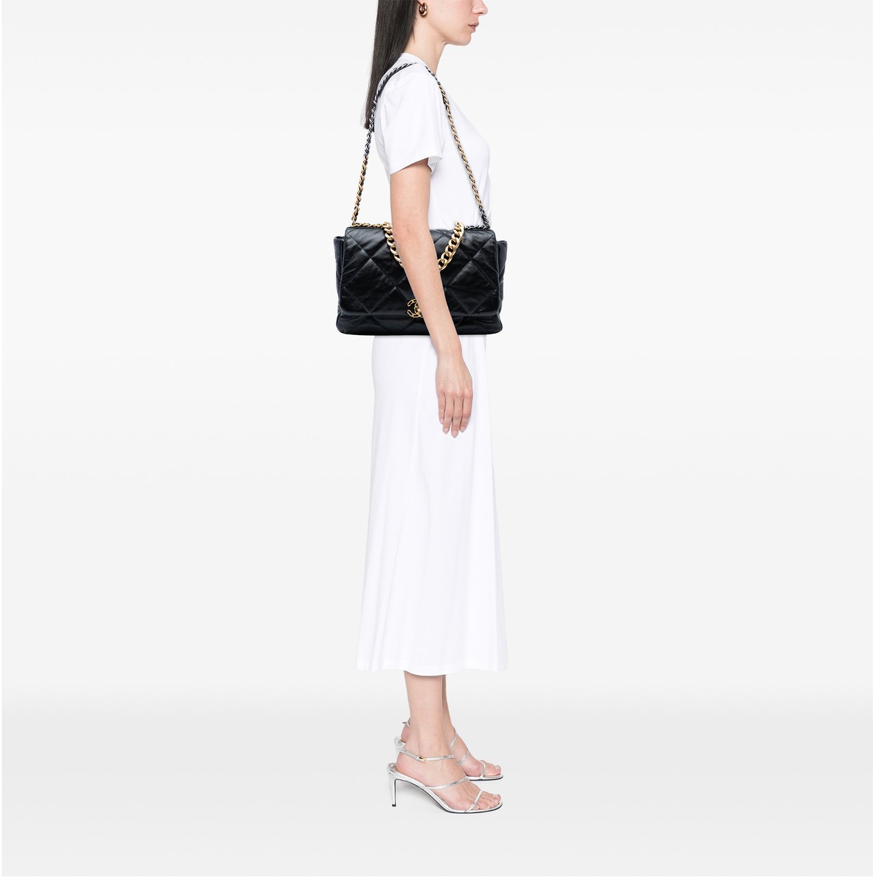 Chanel Maxi Lambskin 19 Flap Zwart