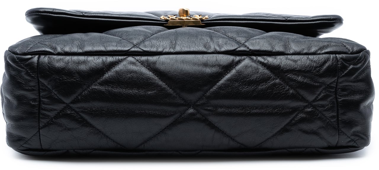 Chanel Maxi Lambskin 19 Flap Zwart