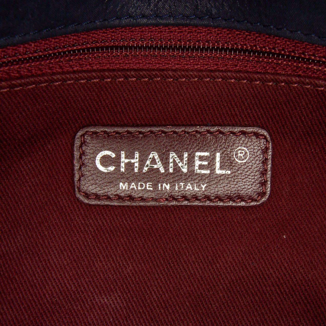 Chanel Chocolate Bar Iridescent Calfskin Bubble Flap Blauw