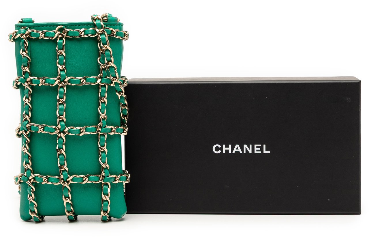 Chanel Lambskin Tech Me Out Clutch With Chain Groen