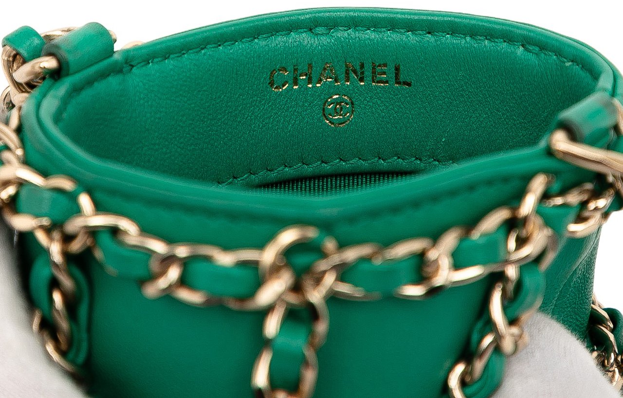 Chanel Lambskin Tech Me Out Clutch With Chain Groen